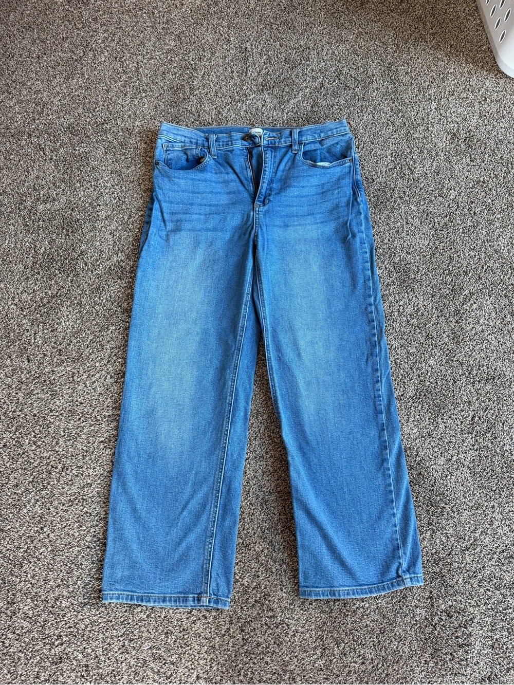 Sneak Peek Women's Straight-Leg Jeans in Light Blue